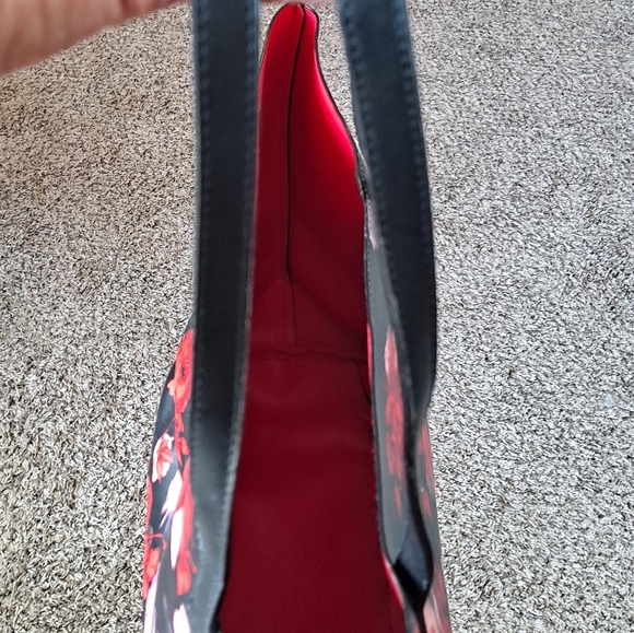 Large Floral Red and Pink With Black Background Victoria's Secret Tote - Picture 9 of 10